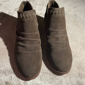 Vince Camuto Suede Ankle Booties. NWOT